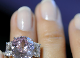 PRSTEN KUPILA NA BUVLJAKU, PA POSLIJE 30 GODINA OTIŠLA DA GA PRODA! NAKON ŠOK SAZNANJA ŽIVOT JOJ SE OKRENUO NAOPAČKE !