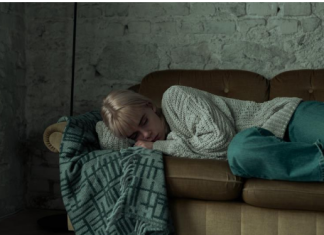 Devojčica zaspala sa 11, probudila se u 21. godini: Roditelji prodavali njenu kosu, niko nije znao šta joj je!!!A onda otkrili gorku istinu…..