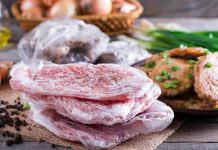 Više nikad ne čekajte satima – Otkriven trik za odmrzavanje mesa za 5 minuta