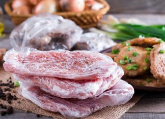 Više nikad ne čekajte satima – Otkriven trik za odmrzavanje mesa za 5 minuta