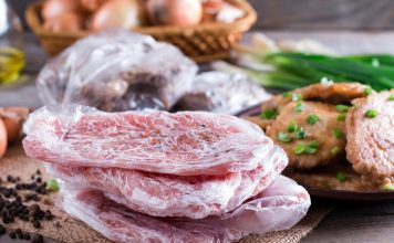 Više nikad ne čekajte satima – Otkriven trik za odmrzavanje mesa za 5 minuta