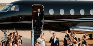 Hteo je da joj se naruga pred svima, ali njen dolazak je iznenadio celu salu