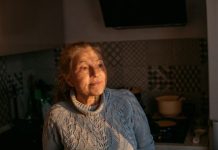 Godinama sam menjale pelene bolesnom ocu moje snaje, a kad je umro sačekao me je hladan tuš: Ono što su mi priredili sin i snaja nikada im neću zaboraviti