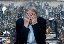 SILVIJA JE 43 GODINE POSJEĆIVALA POGREŠAN GROB: Bila ubijeđena da pali svijeću ocu, a kad je otkrila istinu, umalo se srušila
