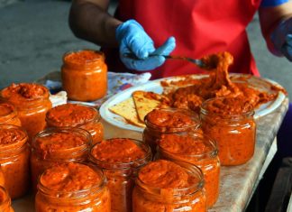 Najtraženiji recept za prste polizat: Ajvar bez ljuštenja paprika, cela tegla otići će za tren oka, ovo morate probati…Domaćice jeste spremne za ovaj trik bez imalo muke!!!