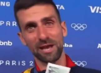 Novinar dao Novaku Đokoviću ovu fotografiju i slavni Srbin je odmah zaplakao!!Pogledajte samo šta se nalazi na fotografiji…