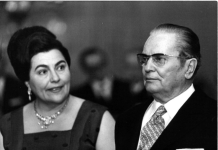 Osvanuo venčani list Tita i Jovanke, i pun je misterija: Venčali su se tajno, a ovi detalji na papiru “bodu oči”