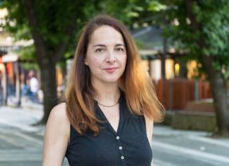 Pronašla sam sliku svog muža sa nepoznatim detetom koje je neodoljivo podsećalo na njega: Kada sam saznala istinu koju je skrivao od mene ceo svet mi se srušio