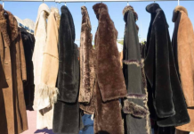 OTKRIVENO ODAKLE STIŽE ODEĆA KOJA SE PRODAJE U SEKEND-HEND RADNJAMA: Ima ih na svakom ćošku, mnogi setamo oblače od glave do pete