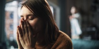 Dajani su rekli “Rodila si mrtvo dete”: 42 godine kasnije stiže joj mejl od tog istog deteta u kojem piše “Moram da ti kažem istinu…”