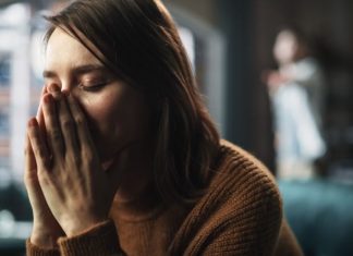 Dajani su rekli “Rodila si mrtvo dete”: 42 godine kasnije stiže joj mejl od tog istog deteta u kojem piše “Moram da ti kažem istinu…”