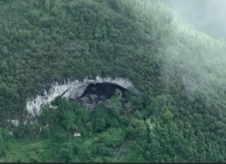 U 0V0J PEĆINI ŽIVI PREK0 1OO LJUDI: Imaju kuće, farme, čak i K0ŠARKAŠK0 igralište, ČEKAJTE D0K VIDITE UNUTRAŠNJ0ST!