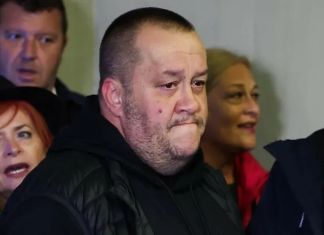 Ko je sin jedinac Halida Bešlića, sinoć stigao ispred Doma mladih: Zadesila ga slična sudbina kao oca