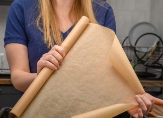 PAPIR ZA PEČENJE je među NAJOPASNIJIM stvarima koje koristite u kuhinji: Ovo sa njim NIKAKO ne biste smeli da radite