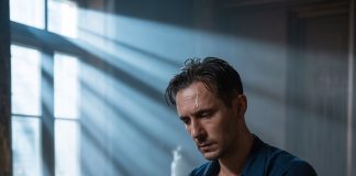 Nakon transplantacije srca, počeo je da sanja uspomene drugog čoveka: Snovi su ga odveli do udovice njegovog donora i do istine o njegovoj “nesreći”.