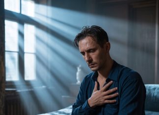 Nakon transplantacije srca, počeo je da sanja uspomene drugog čoveka: Snovi su ga odveli do udovice njegovog donora i do istine o njegovoj “nesreći”.