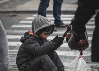 Suze na pločniku: Priča o dječaku koji je tražio hljeb, a pronašao sudbinu
