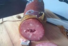 Pronašla sam USB u običnoj kobasici — u početku sam mislila da je slučajnost, dok nisam proverila šta se nalazi unutra.