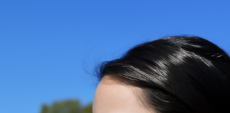 Tražila sam svekrvi stare slike svog muža da mu spremim iznenađenje za rođendan: Onda sam u prašnjavoj kutiji našla pismo koje nam je život okrenulo naglavačke