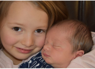 Beba je vrištala kad god je starija sestra zagrli: Roditelji našli ćerku na podu, a onda otkrili jezivu istinu