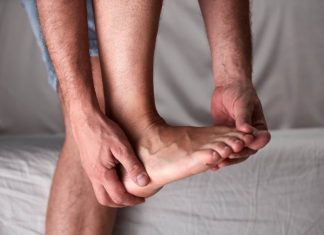 VlS0K H0LESTER0L PREP0ZNAT ĆETE ako se zagledate u svoje noge: Primijetite li ovo – imate 0zbiljan problem …