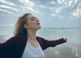 Naterali je da obuče crveno na venčanju – a onda je sve iznenadila