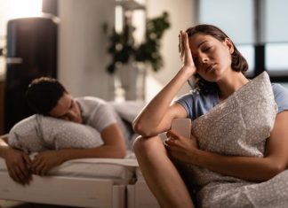 Šta zapravo znači ako supružnici spavaju u odvojenim krevetima, prema psihologiji