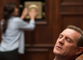 Udala se za moćnog, ali slepog, čoveka: Nije ni slutila da je on video njeno pravo lice pre nego što je ikada videla njegovo.