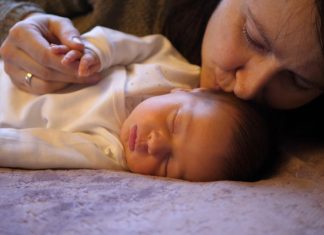 “Postavila sam kamere po celoj kući, a kad sam videla šta dadilja radi mom detetu zaprepastila sam se”