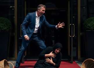 Gazda restorana je šutnuo bakinu korpu sa cvećem jer mu je smetala na ulazu: Sutradan je saznao da je ta baka tim cvećem hranila njegovo dete koje je on napustio.