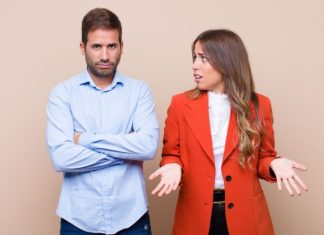 NIJEDNA SUPRUGA OVO NE VIDI: 10 ZNAKOVA DA VAS MUŽ VARA, OBRAZITE PAŽNJU NA BROJ 7