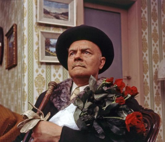 Njegova supruga bila je naša poznata glumica, a njegova ćerka je genijalna umetnica: Kako je Mića Tomić slučajno postao glumac