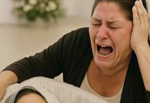 Majka je glasno plakala i tražila je da je pokopaju pokraj kćeri,ali kada se sagnula,ptimjetila je nešto i vrisnula od užasa