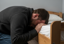 Otac je pretukao sina jer mu je nestalo 50 evra iz novčanika: Ujutru je našao te pare pored svog kreveta uz poruku koja ga je slomila za ceo život.