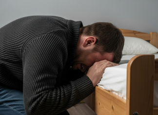 Otac je pretukao sina jer mu je nestalo 50 evra iz novčanika: Ujutru je našao te pare pored svog kreveta uz poruku koja ga je slomila za ceo život.