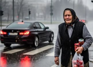Sin je izbacio majku iz auta na kišu jer je ‘sramoti pred devojkom’: Taksista je stao, povezao je besplatno, a ujutru mu je na račun legla cifra koja ga je šokirala.