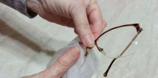 NIKAKO NE BACAJTE NAOČARE KADA IZGREBETE STAKLA: