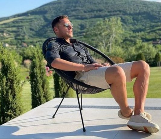 Od teškog siromaštva do milionera! OVAKO JE NEKAD IZGLEDALA KUĆA DUŠKA TOŠIĆA U RODNOM SELU: A evo kako izgleda danas