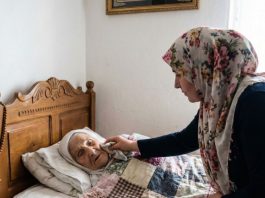 Snaja negovala bolesnu svekrvu koju su ćerke ostavile