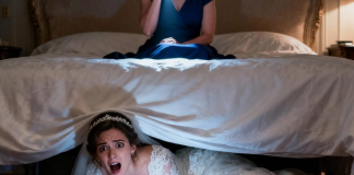 NA VEČER SVOG VJENČANJA SAKRILA SAM SE ISPOD KREVETA DA SE NAŠALIM SA SUPRUGOM — ALI U SOBU NIJE UŠAO ON, A ONO ŠTO SAM ČULA NA ZVUKOVNIKU SRUŠILO MI JE SVIJET U NEKOLIKO SEKUNDI.