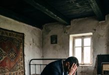 Sin je godinama majci slao novac iz Njemačke, a kada je nakon dženaze otvorio njenu seharu, noge su mu se odsjekle