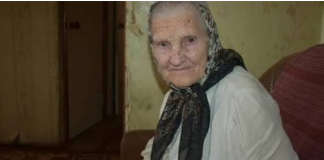 “Starica je svake večeri stajala ispred iste kuće…”