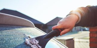 TAJNA za odmrzavanje zaleđenih prozora automobila u SEKUNDI….