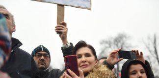 POTRESNO SAZNANJE! Pevačica 6 godina SAMA slavi Božić, a kad čujete razlog zaplakaćete