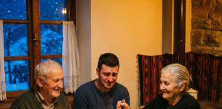 Deca su im javila da neće doći na Slavu i dok su sedeli sami i plakali neko je pokucao na vrata