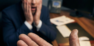 Direktor je izvrijeđao čistačicu jer “nema mozga”, a kad je izgubio posao vrijedan milione, ona mu je očitala lekciju života