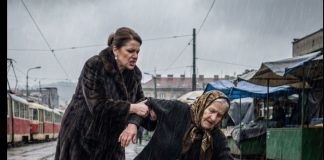 Gurnula je staricu u blato jer joj je nudila čarape: Sutradan je zanemela u bolničkoj sobi svog sina