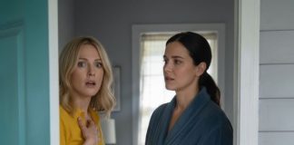 Kada je moj let otkazan i vratila sam se kući nakon neuspešnog službenog putovanja, videla sam neznanku u mom kućnom ogrtaču.