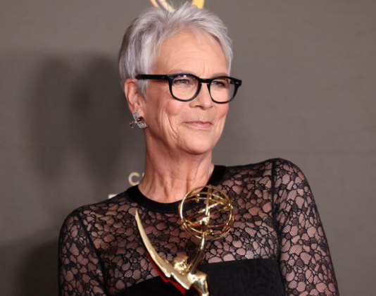 Ovo je najsavršenija kombinacija boja za žene 50+ u kojoj vam neće niko stati na crtu: Naglašava struk i izdužuje figuru