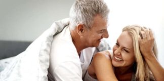 Šta muškarci u 50-ima potajno žele u krevetu, a boje se tražiti